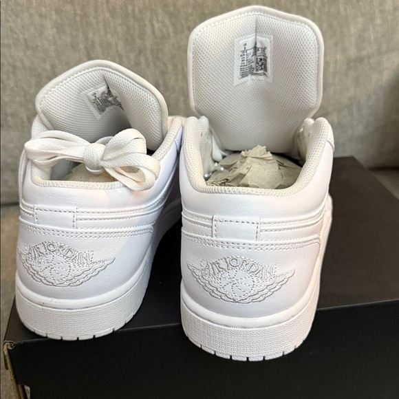 Brand New Jordan 1- Mens - Picture 6 of 6